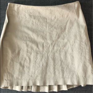 Brand new Victoria’s Secret pleated skirt size 2 bc